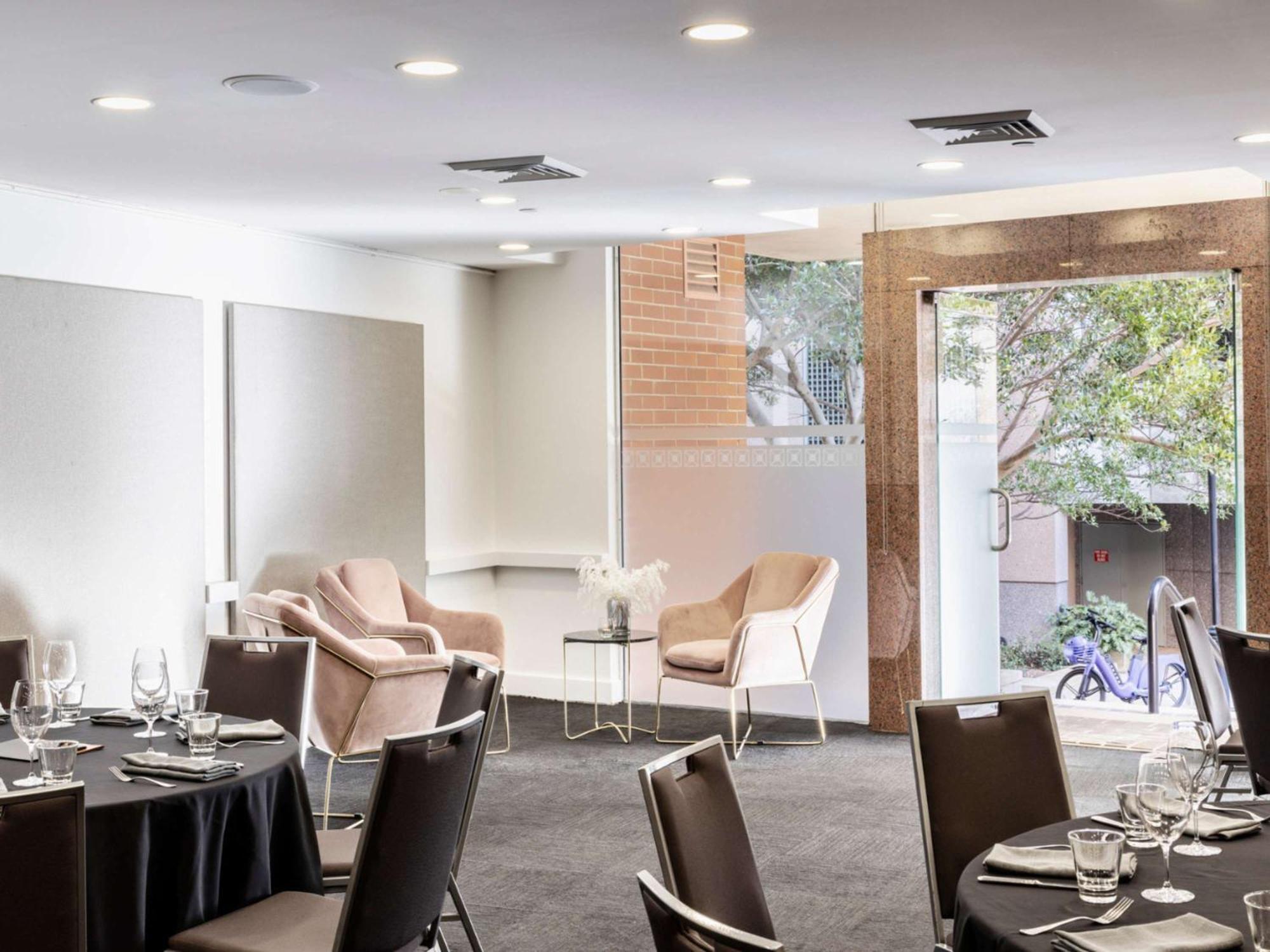 The Sebel Quay West Suites Sydney Exteriér fotografie The Library