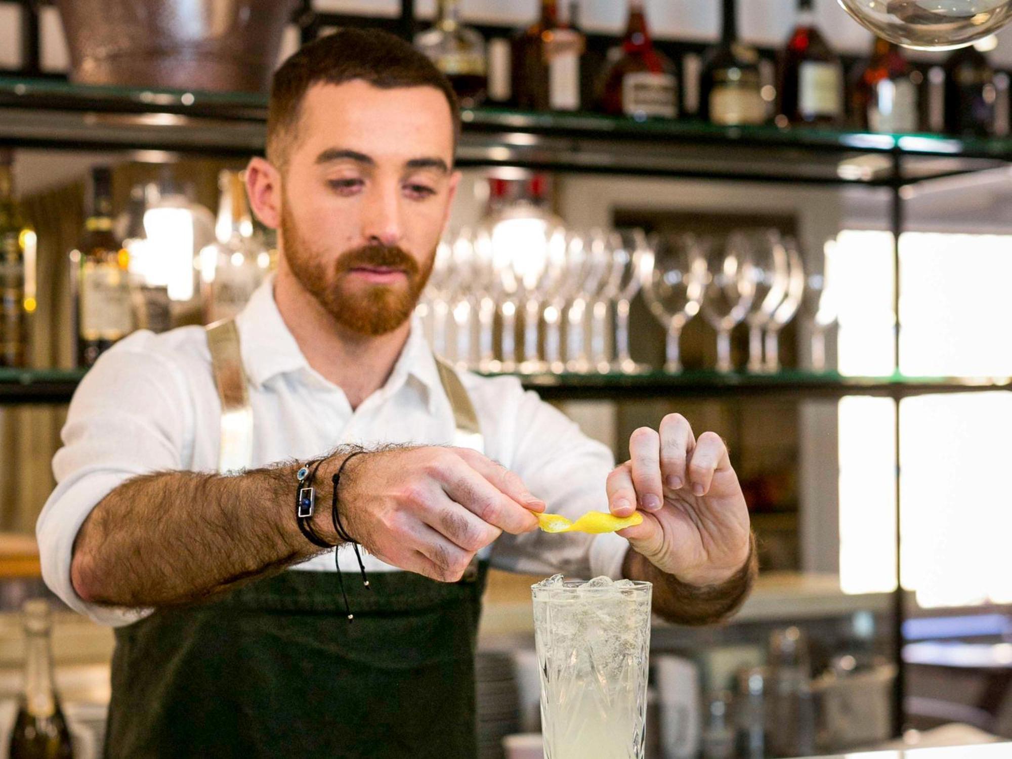 The Sebel Quay West Suites Sydney Exteriér fotografie A bartender at work