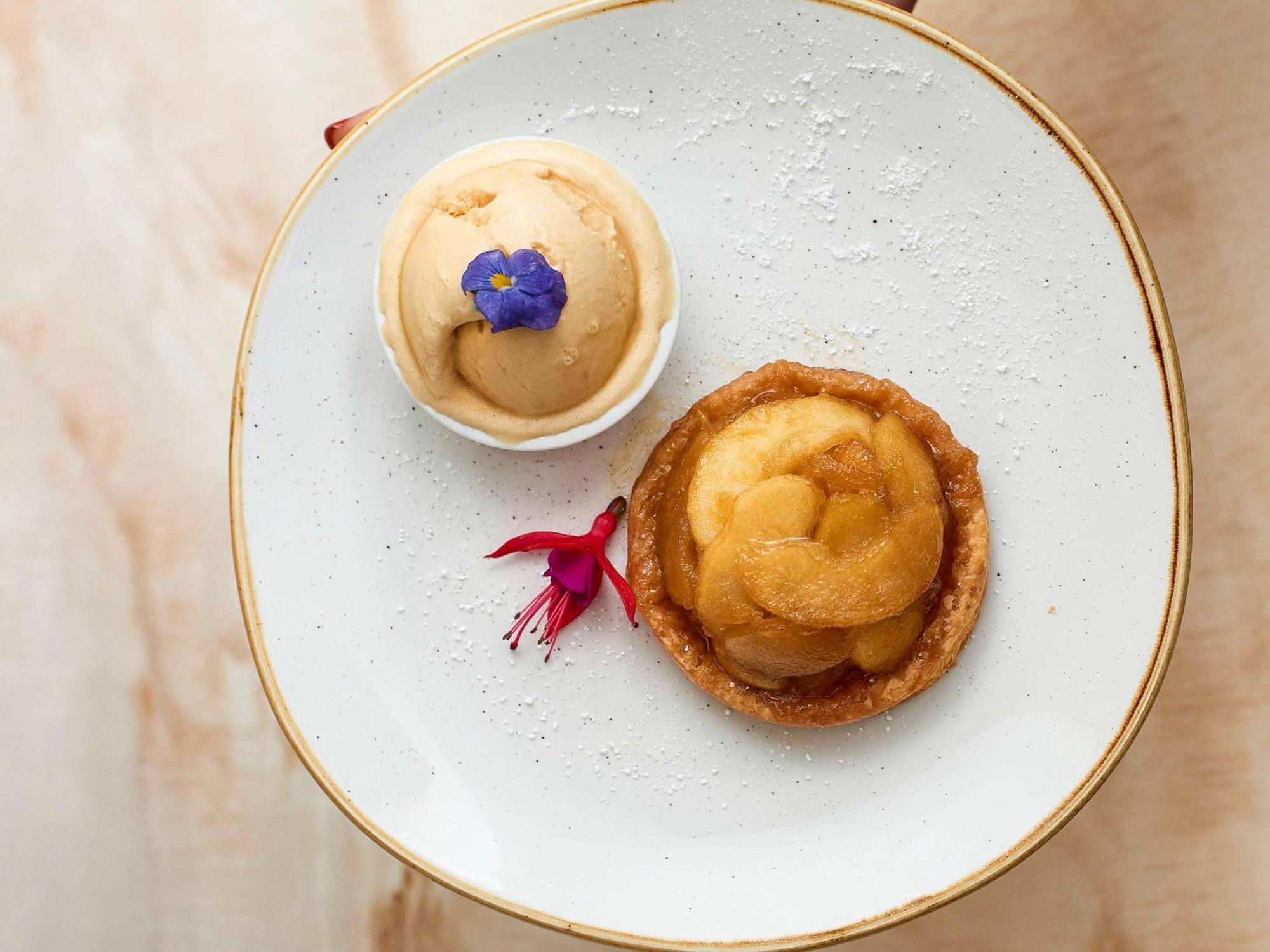 The Sebel Quay West Suites Sydney Exteriér fotografie A dessert at the restaurant