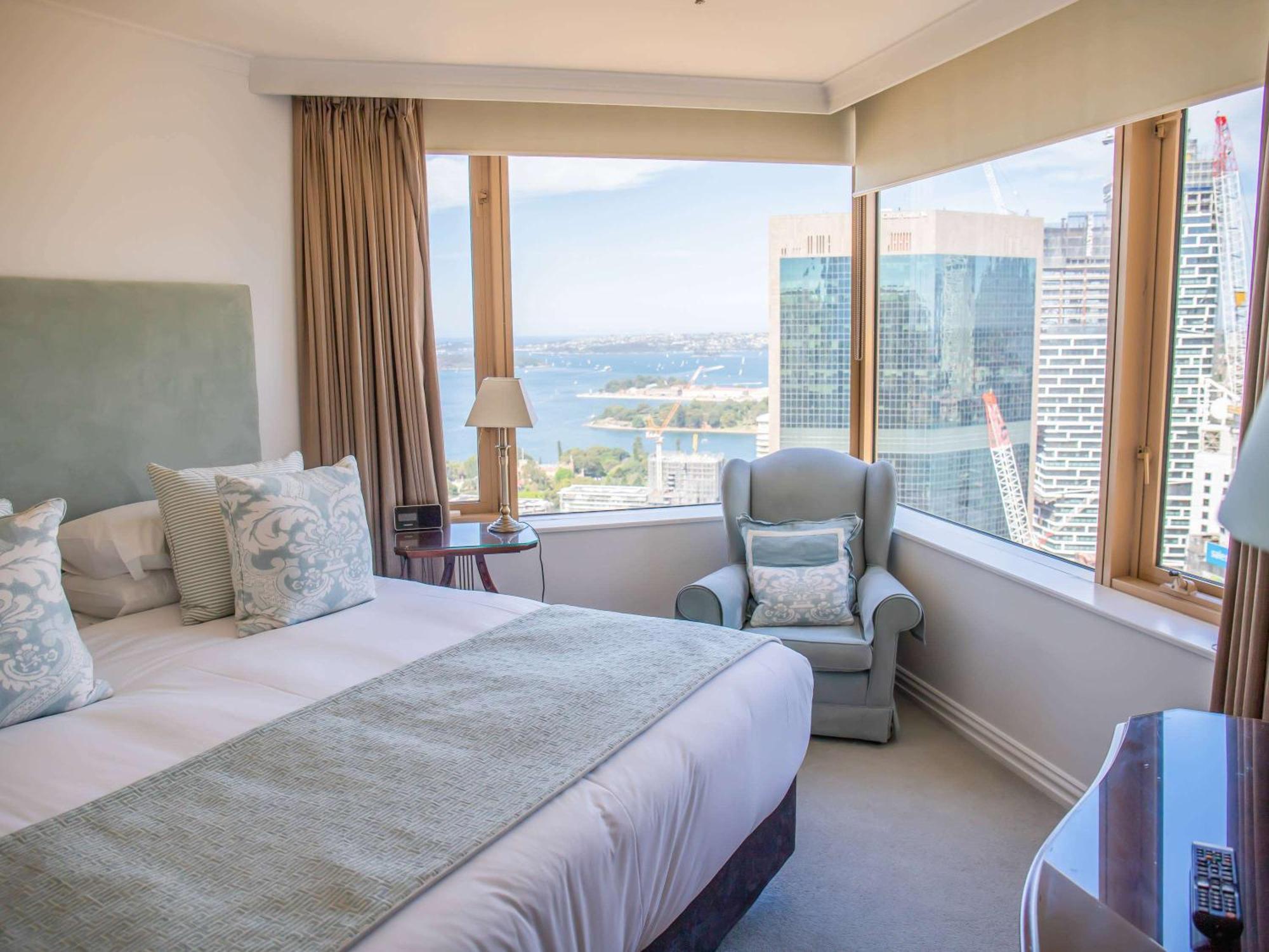 The Sebel Quay West Suites Sydney Exteriér fotografie A guest room at the Hotel Indigo San Diego